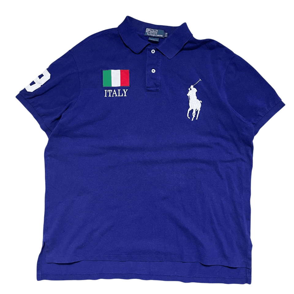 Kék, rövid ujjú vintage póló gallérral, olasz zászlóval és nagy fehér logóval