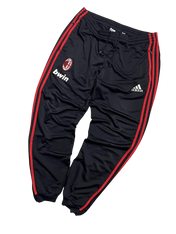 Fekete Adidas melegítőnadrág piros csíkokkal, AC Milan logóval és bwin felirattal