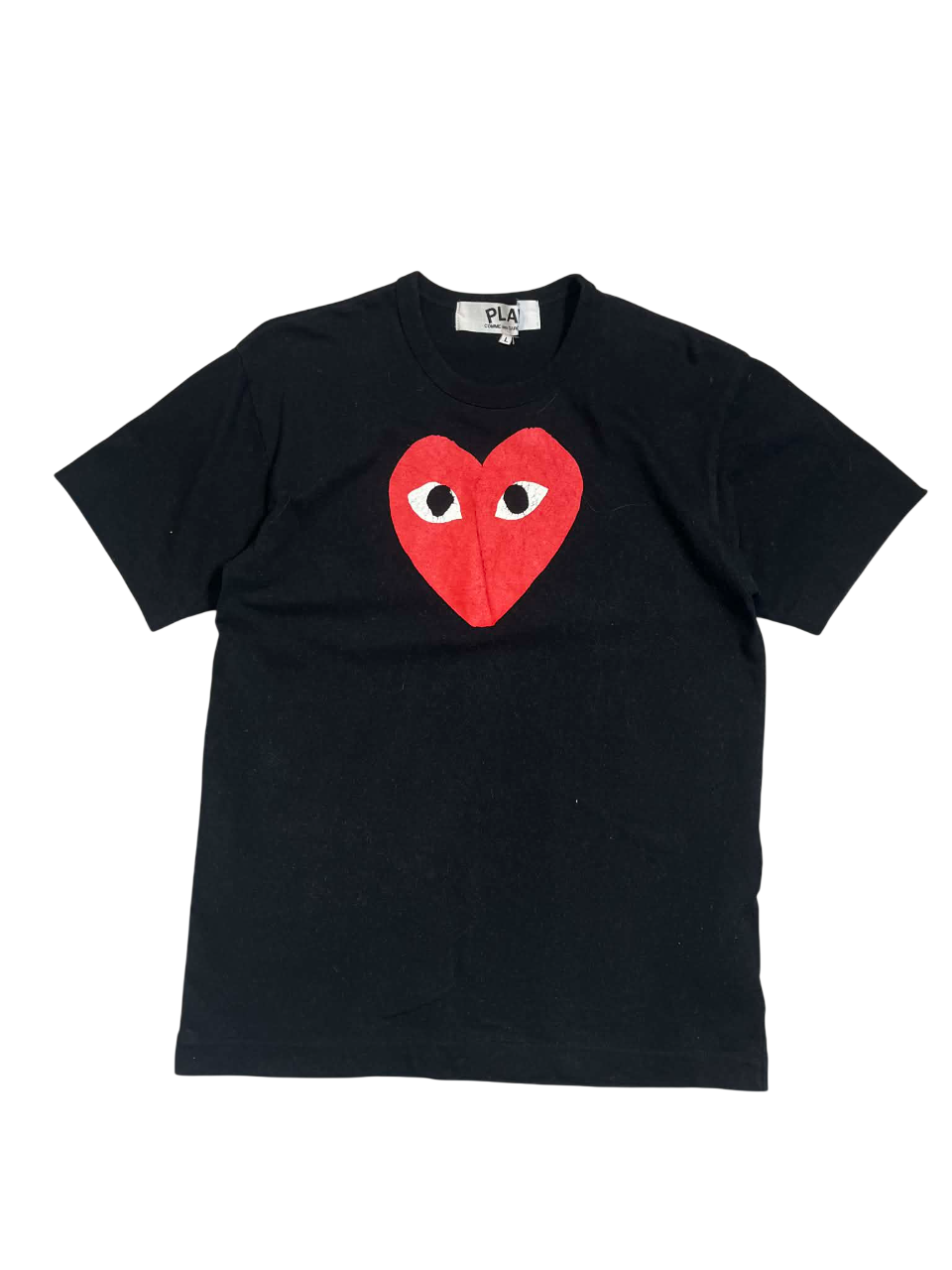 Fekete streetwear póló nagy piros szív mintával és szemekkel, vintage stílusban