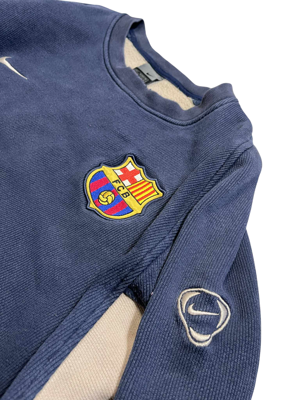 Barcelona FCB címeres, Nike logóval díszített sötétkék vintage streetwear pulóver