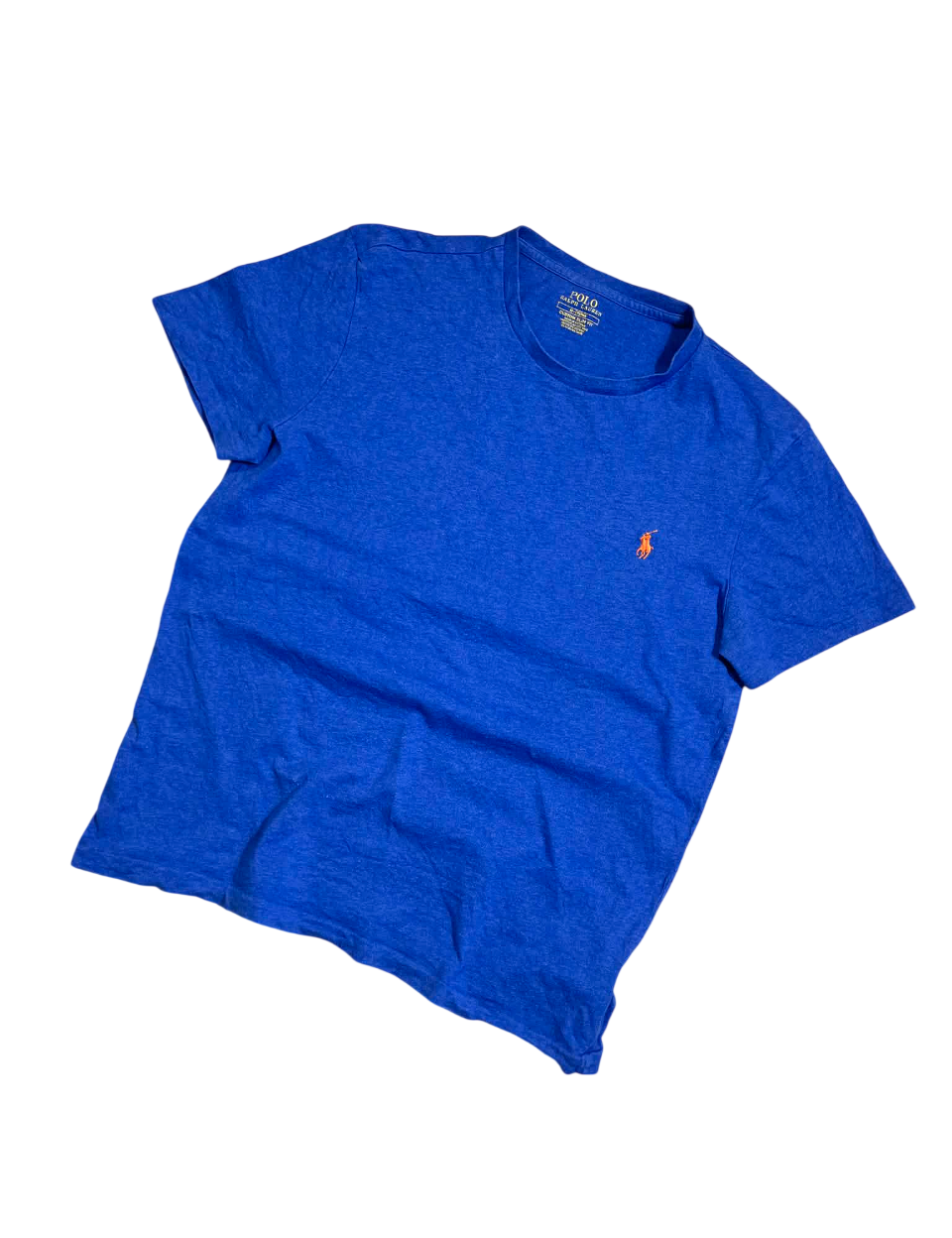 Kék vintage Ralph Lauren póló narancssárga hímzett logóval, streetwear stílusban