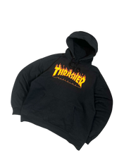 Fekete Thrasher kapucnis streetwear pulóver láng mintával, vintage stílusban