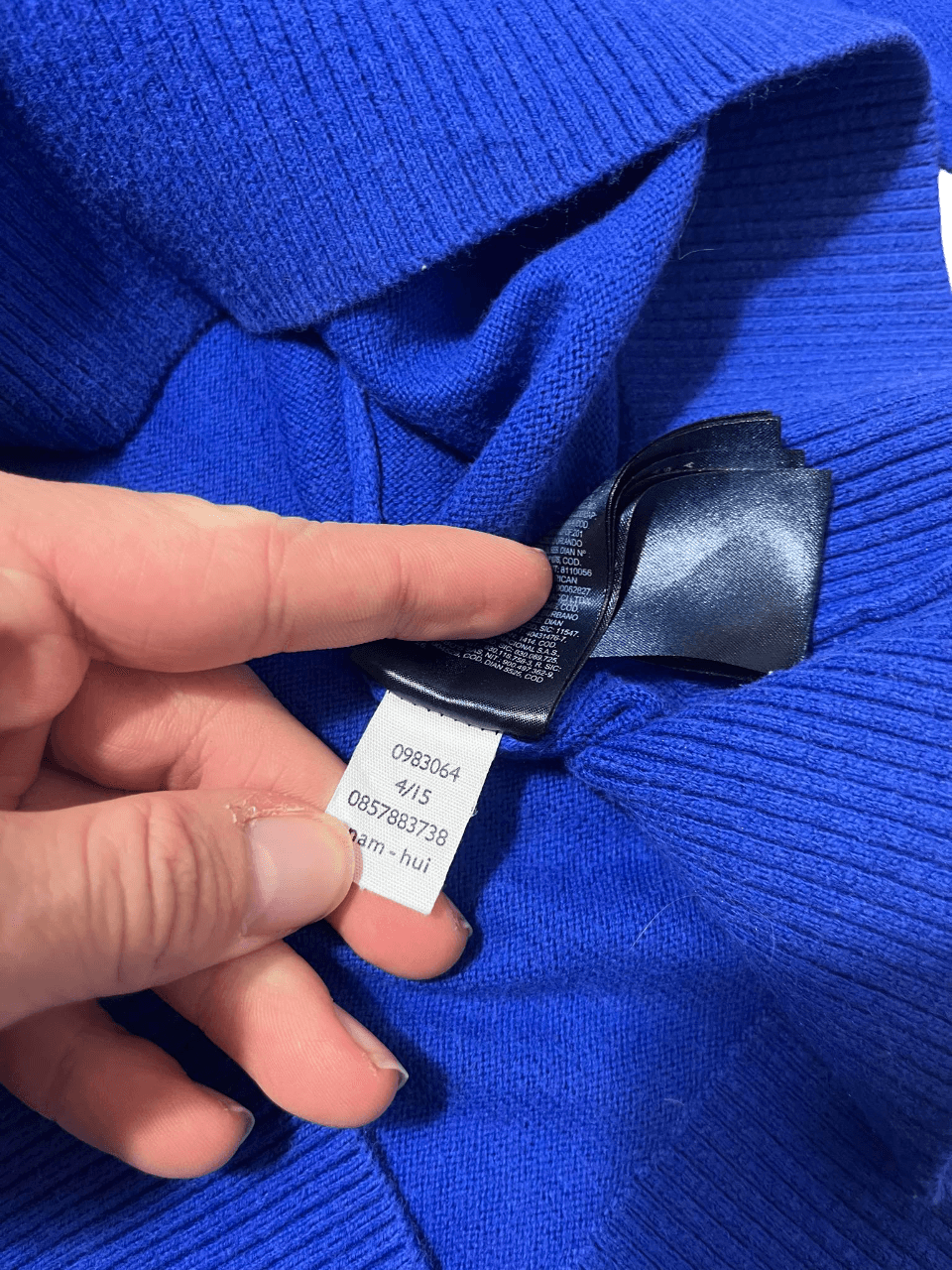 *Tommy Hilfiger V-Neck Pulover (S)