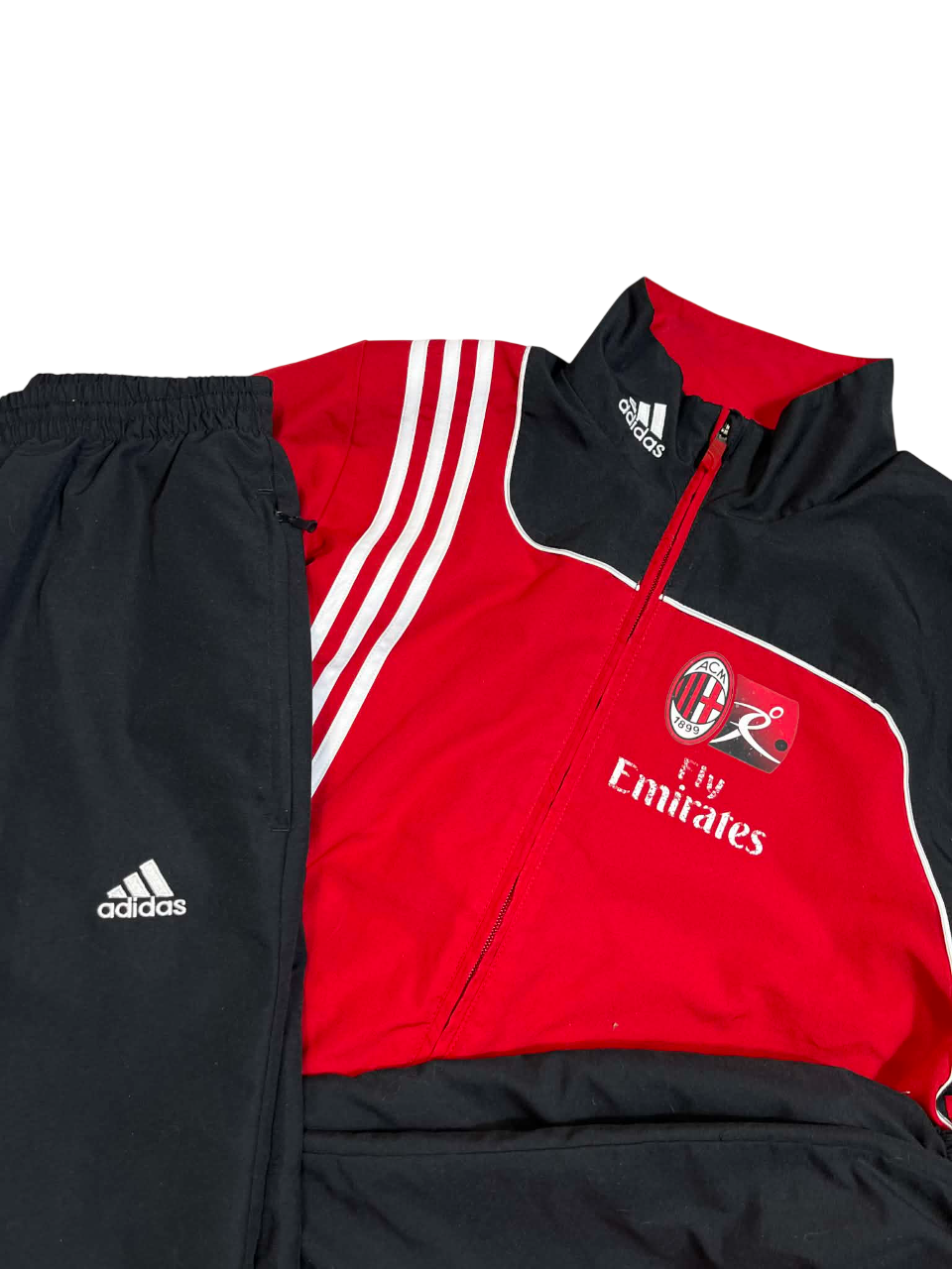 Adidas AC Milan piros-fekete vintage melegítő szett, logóval és Fly Emirates felirattal