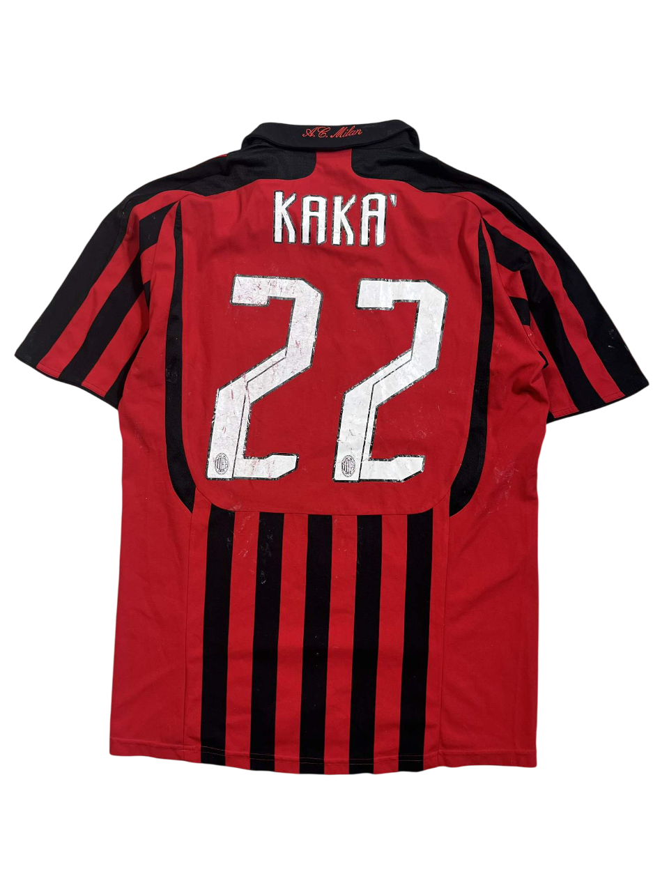Fekete-piros csíkos vintage AC Milan futballmez, Kaka 22 felirattal, hátulnézet