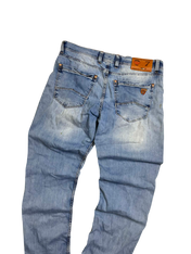 Világoskék vintage stílusú farmernadrág hátsó zsebekkel, prémium streetwear