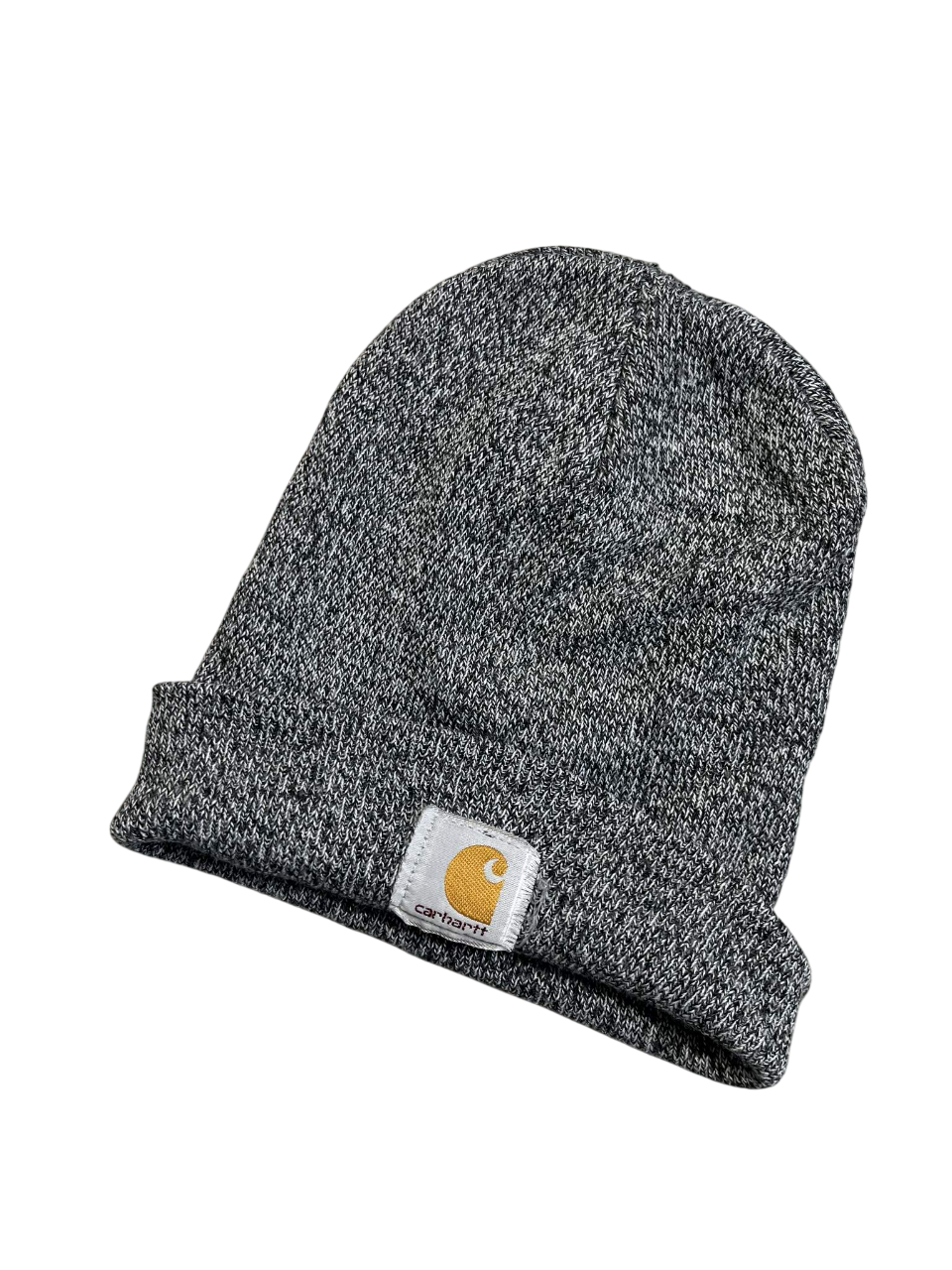 Szürke Carhartt kötött streetwear sapka hajtott peremmel, fekete háttéren.