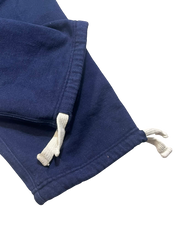 Sötétkék streetwear melegítő felső ujja fehér húzózsinórral, vintage stílusban