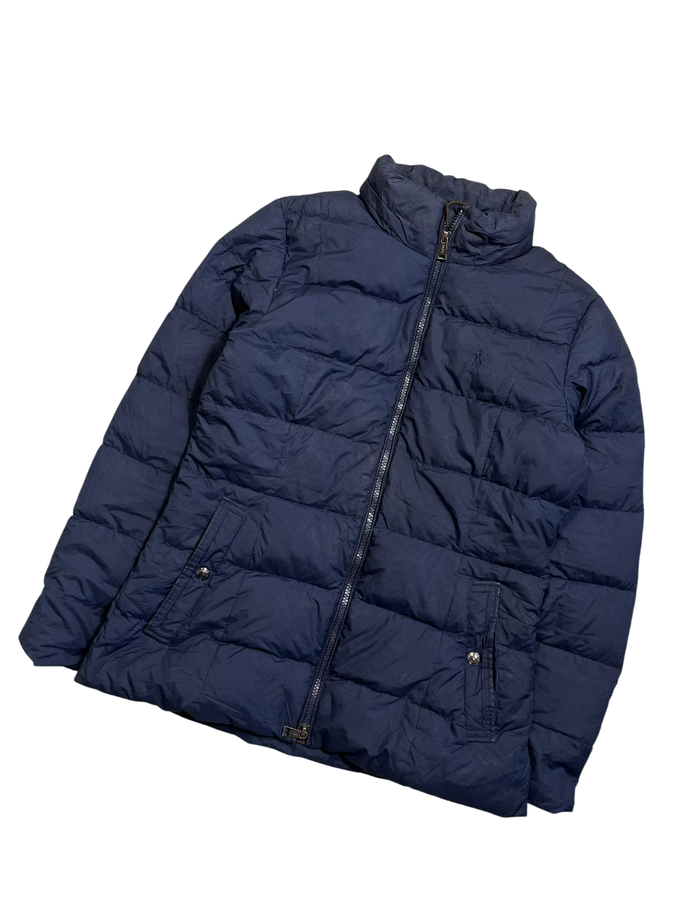 Sötétkék, steppelt pufi dzseki cipzáros záródással, két első zsebbel