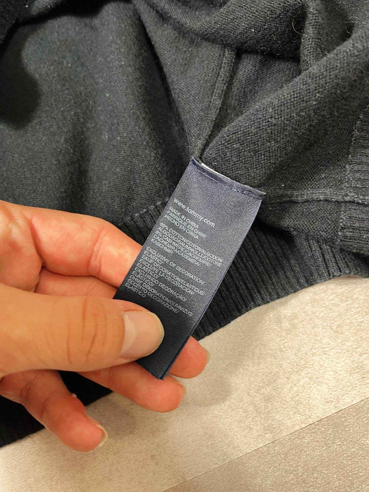 Tommy Hilfiger V-Neck Sweater (XL)