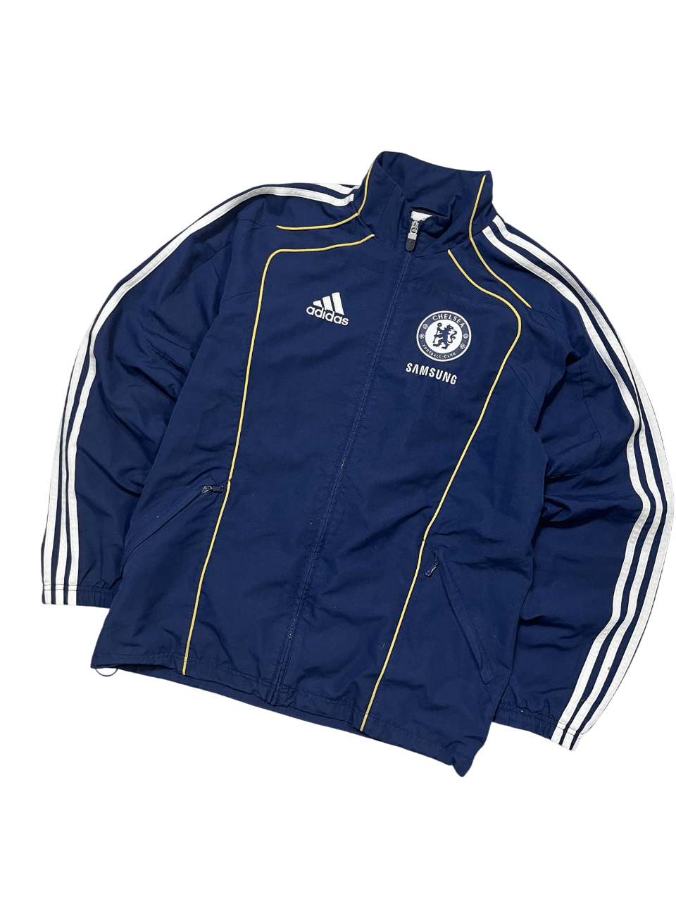 Kék Adidas Chelsea futball melegítő felső, fehér csíkokkal és klub logóval