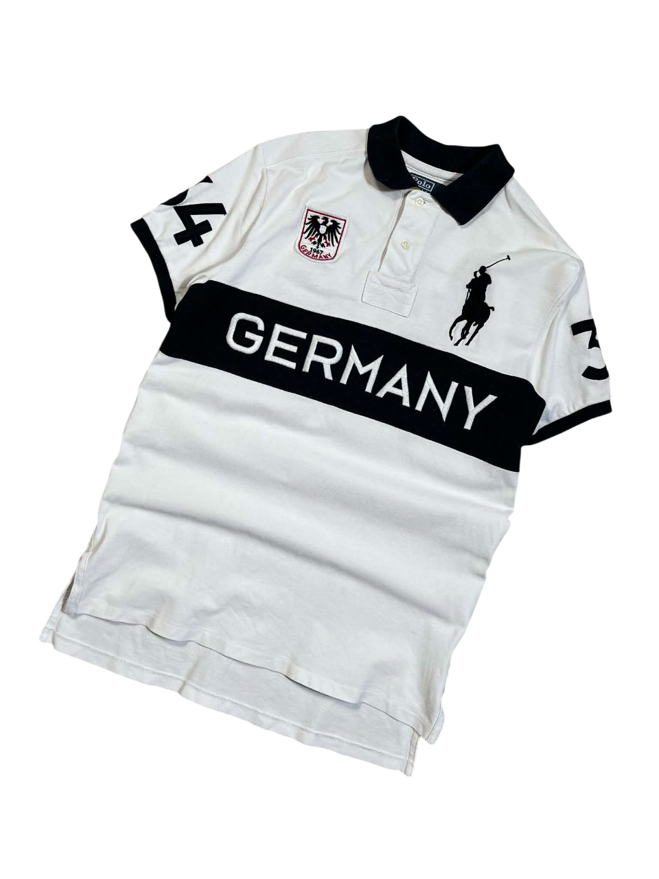 Fehér vintage férfi galléros póló, fekete GERMANY felirattal, logóval és számokkal, streetwear stílusban