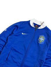 Kék, cipzáros Nike Brazil válogatott streetwear dzseki fehér gallérral, hímzett címerrel.