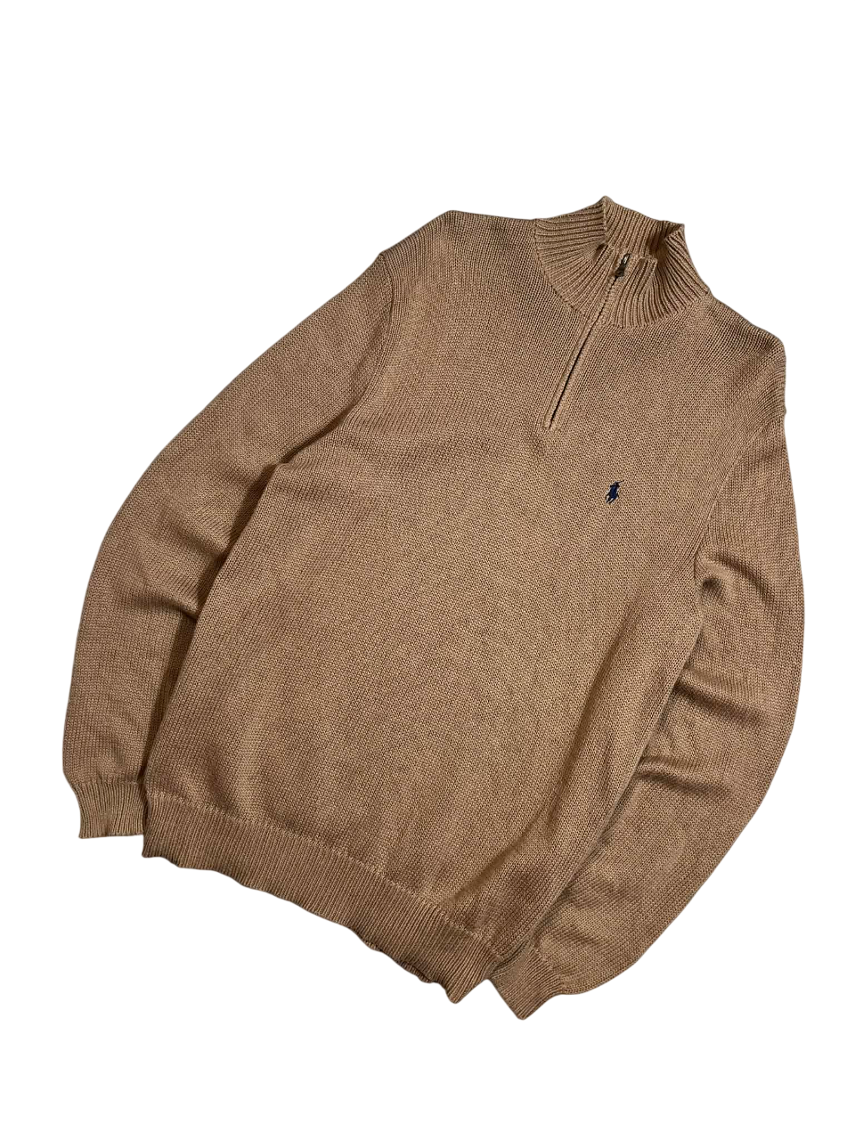 Bézs félcipzáros streetwear pulóver finom kötött anyagból, mellrészen kis logóval.