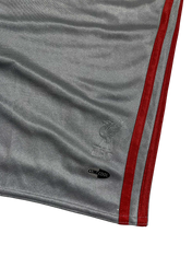 Szürke vintage sportmez piros csíkkal, Climacool logóval és hímzett címerrel.