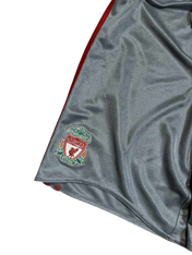 Ezüst színű vintage Liverpool focirövidnadrág hímzett címerrel, streetwear stílus