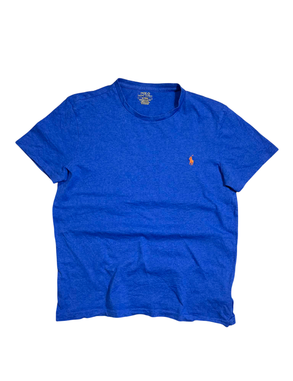 Kék vintage póló sárga logóval, klasszikus streetwear stílus, férfi divat