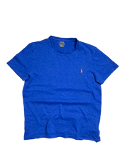 Kék vintage póló sárga logóval, klasszikus streetwear stílus, férfi divat