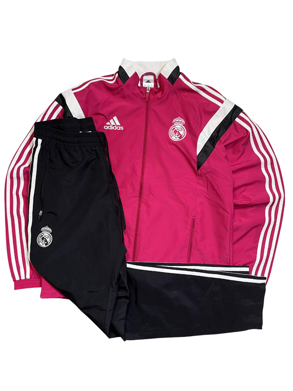 Adidas vintage Real Madrid melegítő szett, rózsaszín felső, fekete nadrág, streetwear
