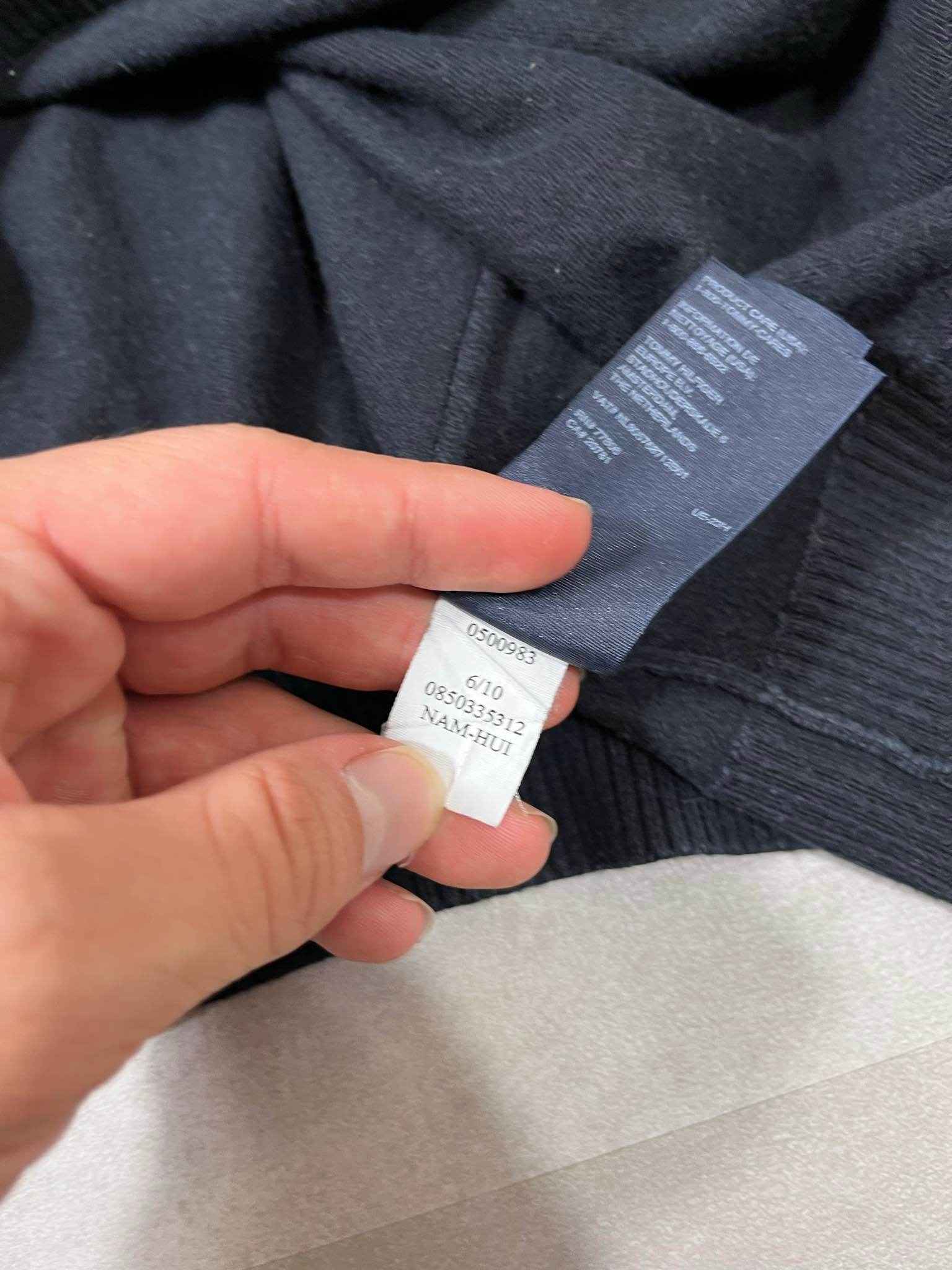 Tommy Hilfiger V-Neck Sweater (XL)