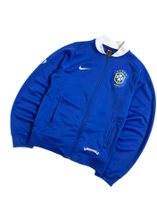 Kék vintage Nike Brasil cipzáros streetwear dzseki, fehér gallérral és hímzett címerrel.