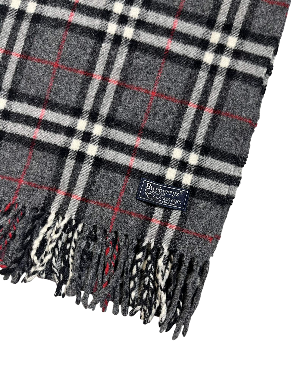 Szürke kockás, rojtokkal díszített vintage gyapjúsál, Burberry feliratos címkével.