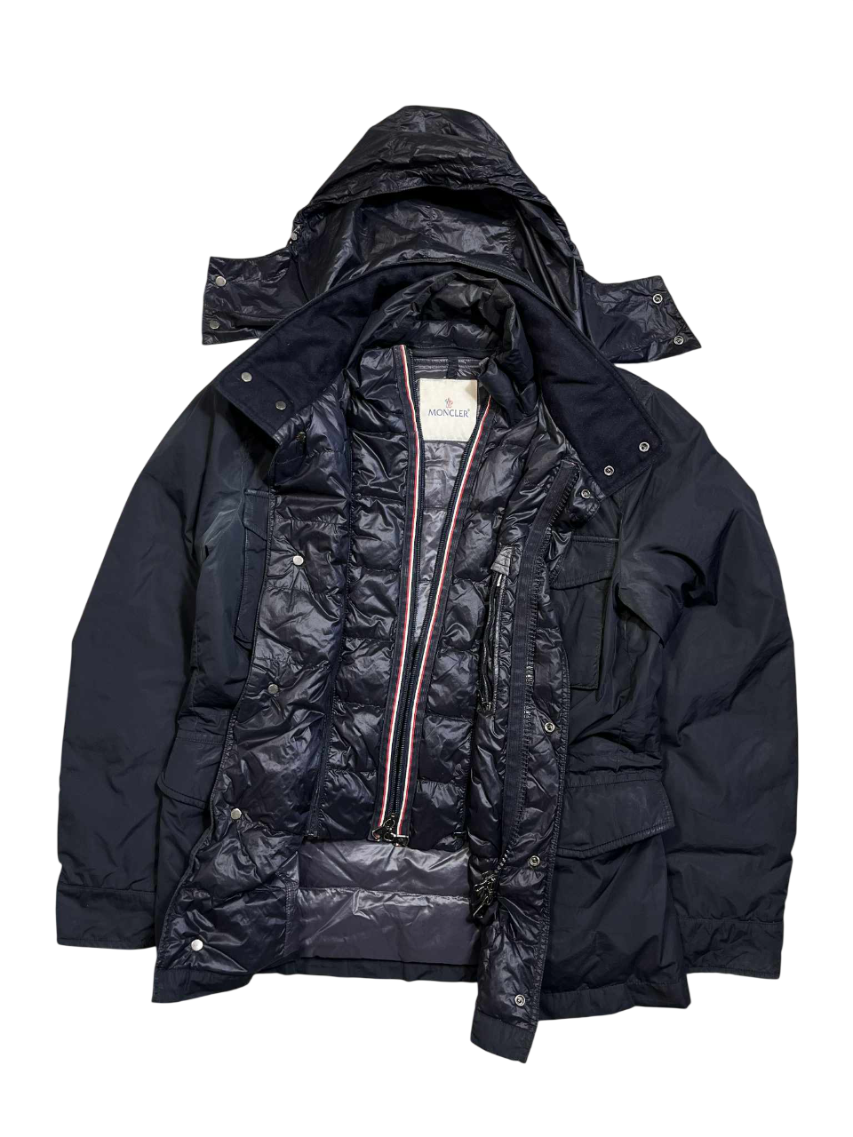 Fekete Moncler férfi kabát, steppelt béléssel, kapucnival, streetwear stílus